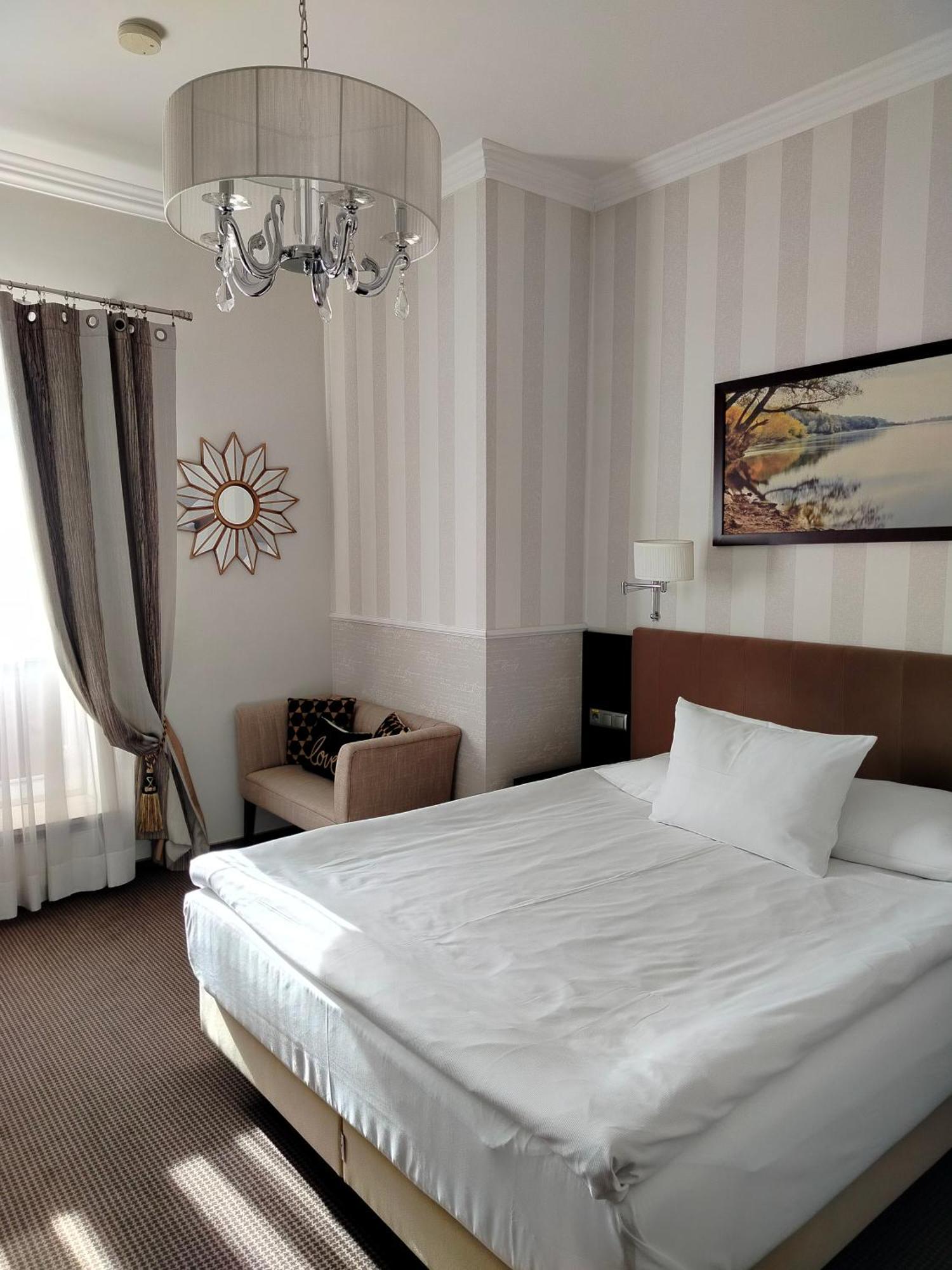 Hotel Sokolowska Airport Modlin Nowy Dwór Mazowiecki Zimmer foto